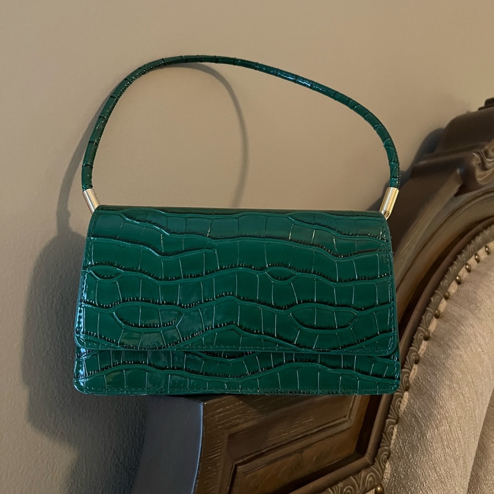 🔥$10 TODAY ONLY‼️ Pretty Green Purse 💚